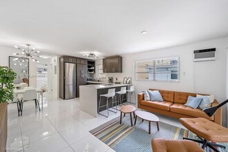 Building Photo - 710 11th St