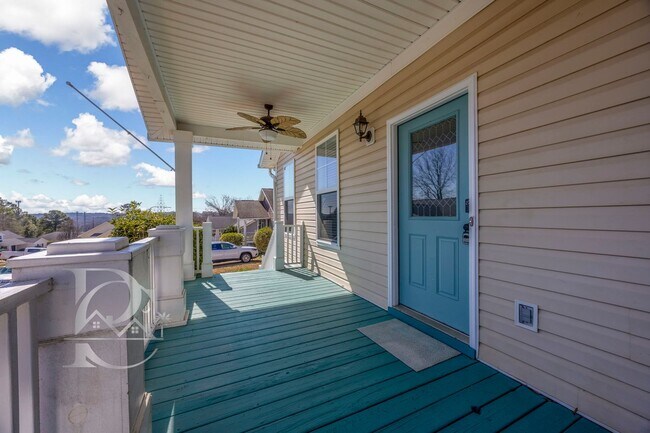 Building Photo - DOWNTOWN COLUMBIA BUNGALOW
