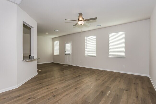 Building Photo - 1447 Reiner Dr