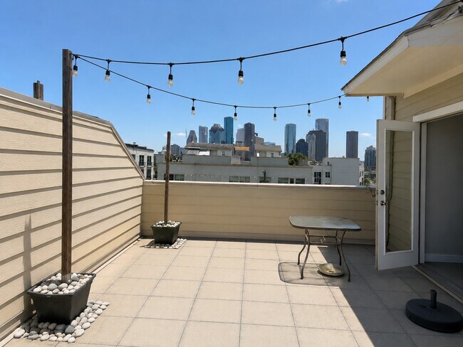 Foto del edificio - 1605 W Dallas St