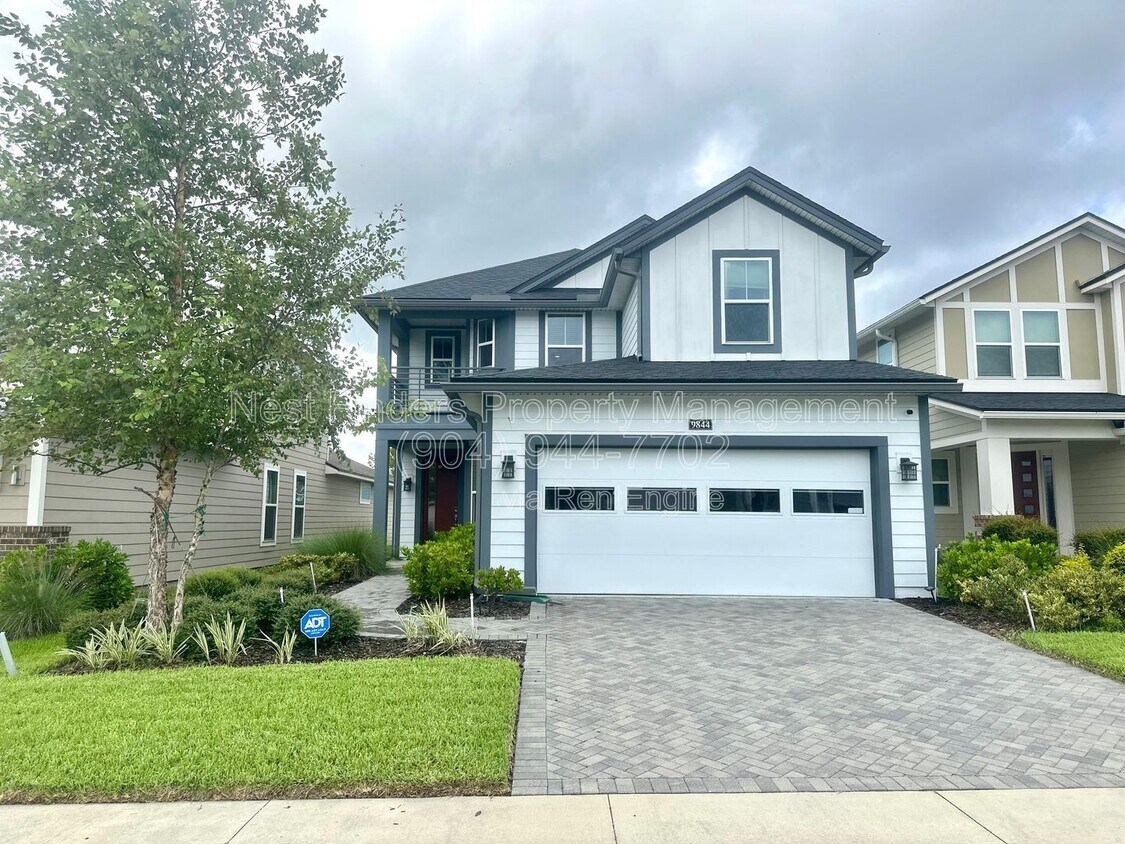 Foto principal - 9844 Invention Ln