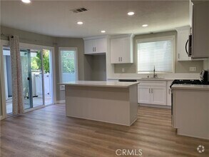 Building Photo - 662 Springbrook N