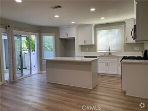 Building Photo - 662 Springbrook N