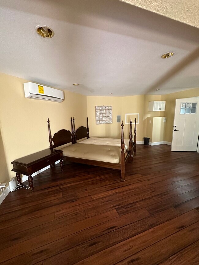 Building Photo - 13970 Albar Ct