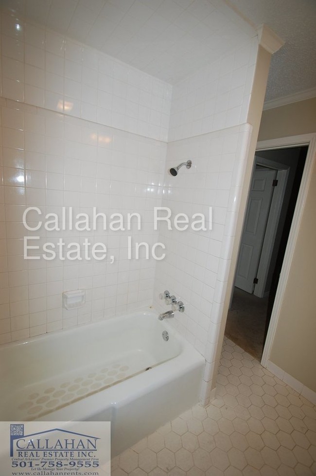 Building Photo - 4528 Somers Ave