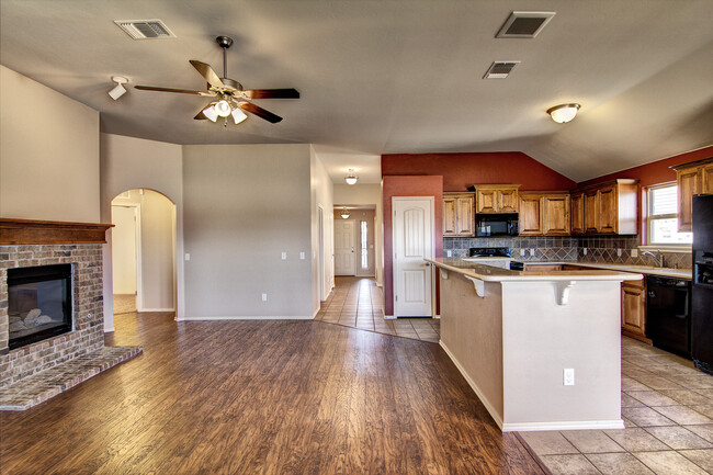 Building Photo - 3 Bedrooms+Study-Deer Creek Schools- Close...