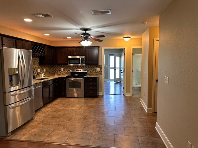 Foto del edificio - 12310 Hunter Dr