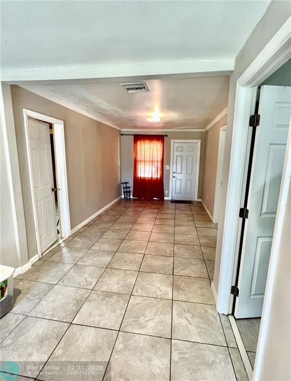 Foto del edificio - 1524 SW 32nd St