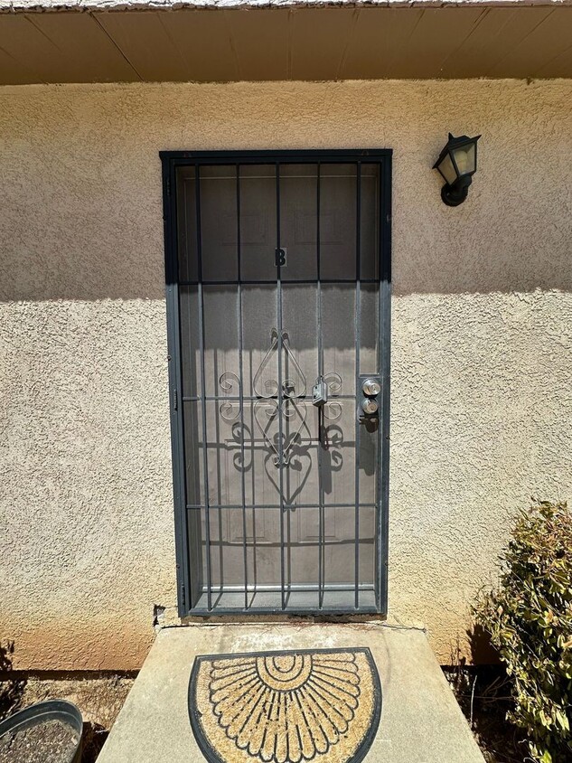 Foto principal - 15254 Sequoia St