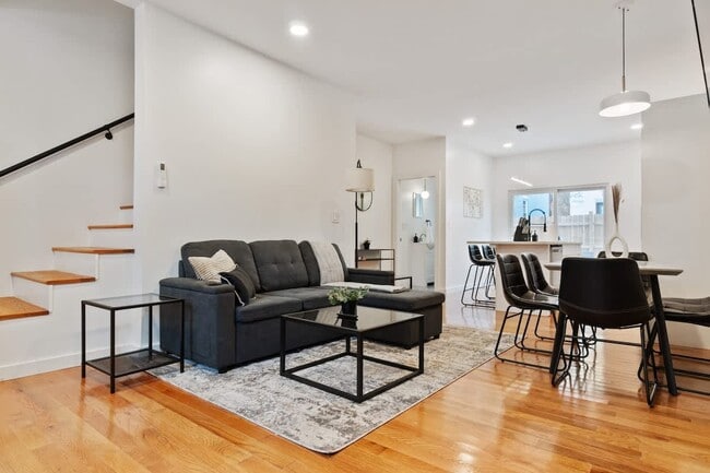 Sala de estar - 1240 Butterfield Way