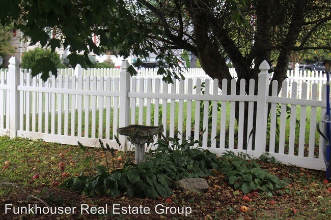 Building Photo - 3 br, 1.5 bath House - 1401 Forest Ave