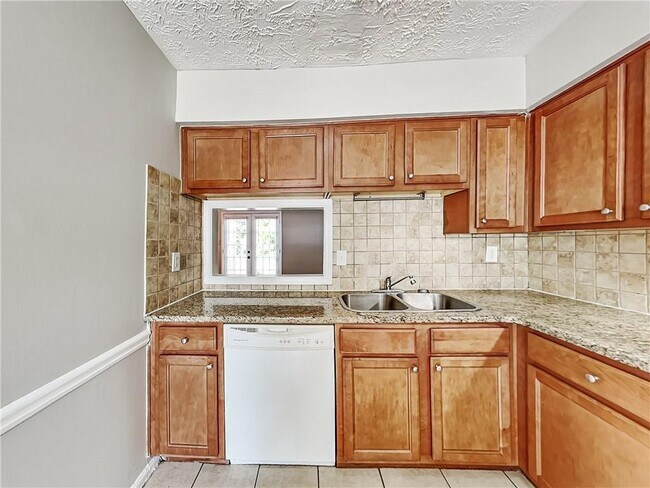 Foto del edificio - 541 Charleston Ln