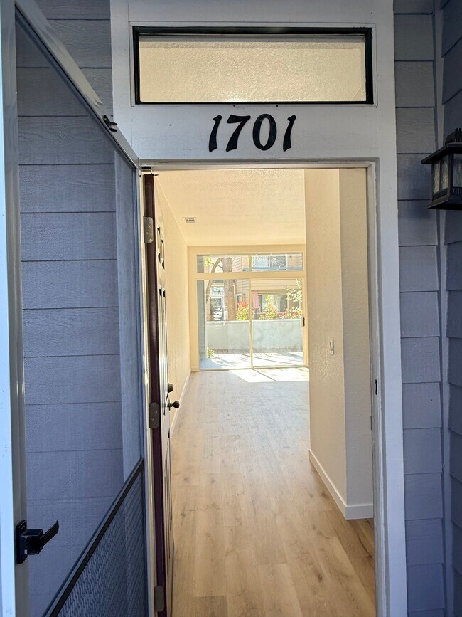 Foto del edificio - 1701 Parkview Green Cir