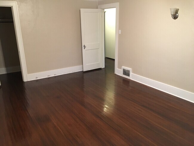 Foto del edificio - 920 4th Ave SE