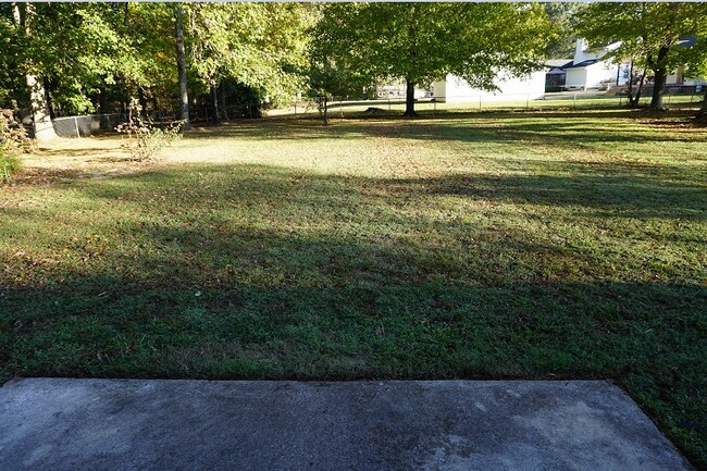 Foto del edificio - 588 Clutts Rd