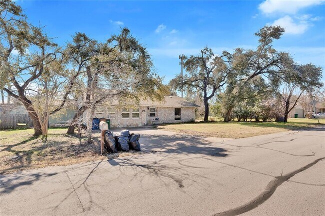 Foto del edificio - 8413 Slant Oak Dr