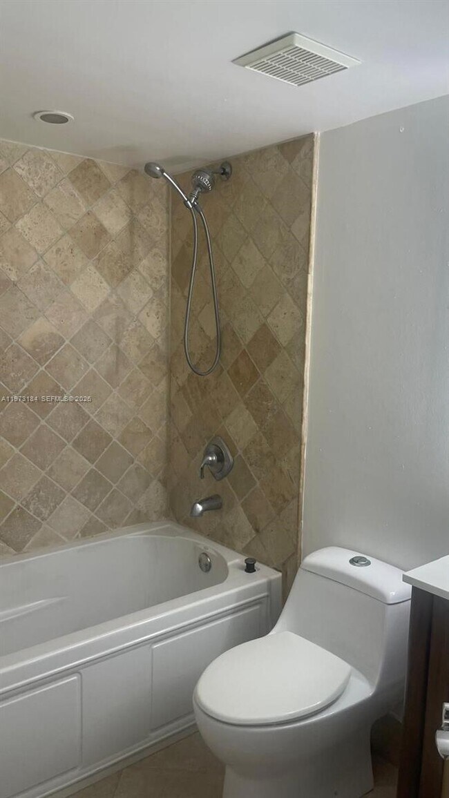 Foto del edificio - 4640 NW 102nd Ave