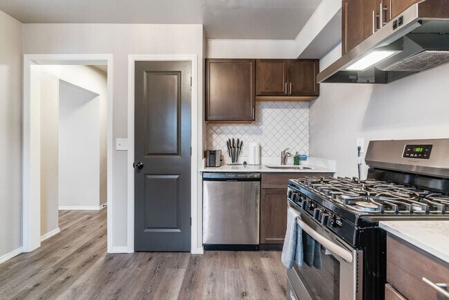 Foto del edificio - 1805 S Yakima Ave