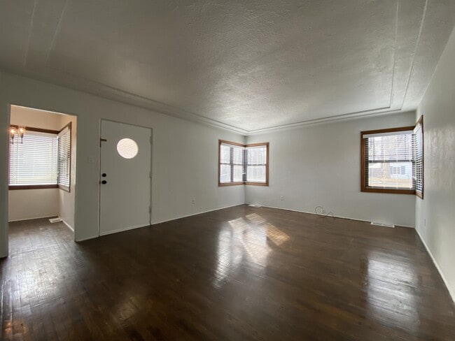 Building Photo - 17 Alsace Way