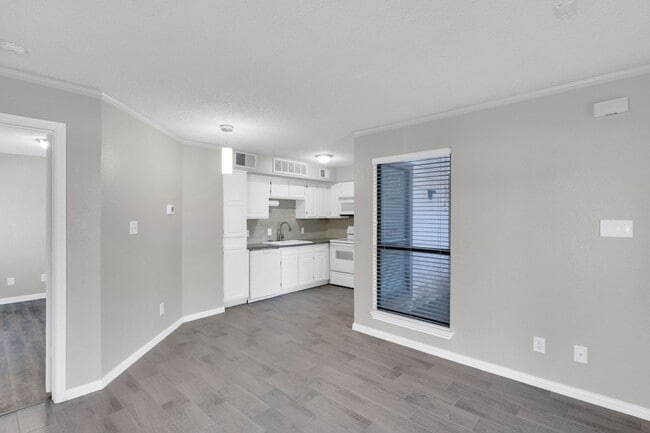 Photo - 2309 Balsam Dr Apartment