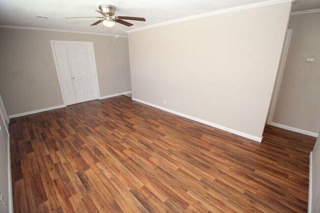 Building Photo - 1327 N Norwood Ave