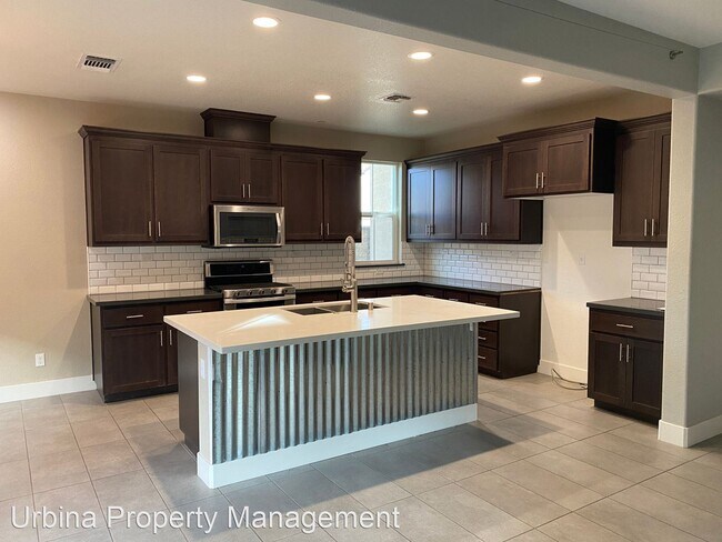 Foto del edificio - 4 br, 3 bath House - 5307 Kelliann Place