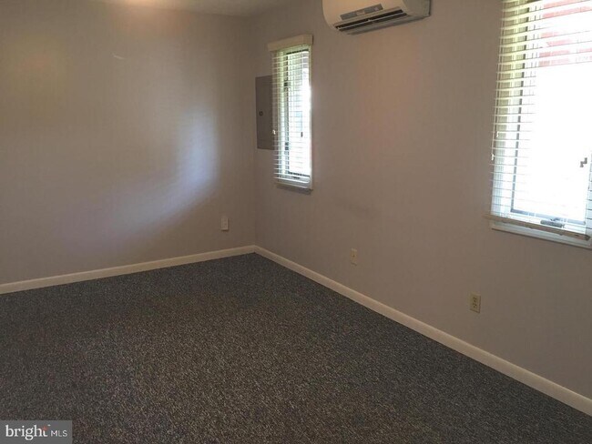 Foto del edificio - 17 Cambridge Ln