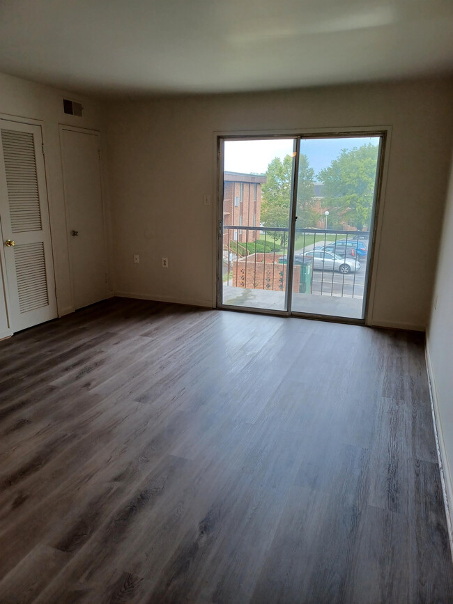 Building Photo - 217 Chalmers Ct