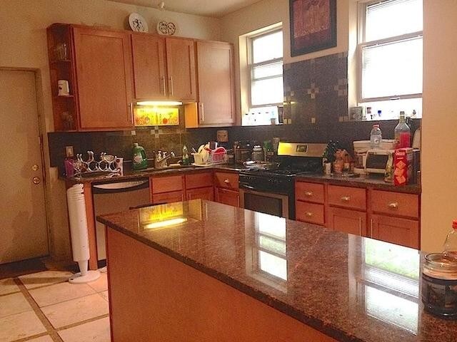 Foto del edificio - 2924 N Racine Ave