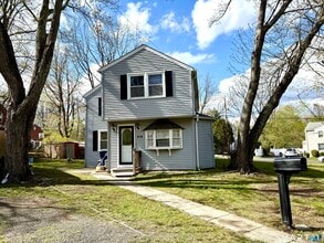 Building Photo - 218 Melville Dr