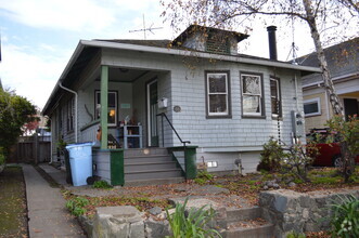 Building Photo - 2427-2429 Spaulding Ave