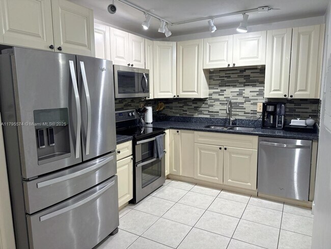 Foto del edificio - 9440 SW 8th St