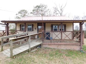 Building Photo - 113 Buck St