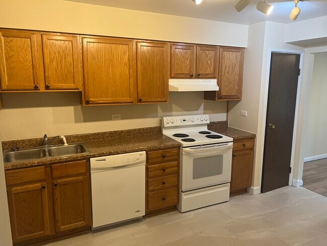Building Photo - 216 Pamela Dr