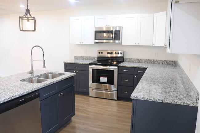 Kitchen Island - 5831 Grayson St