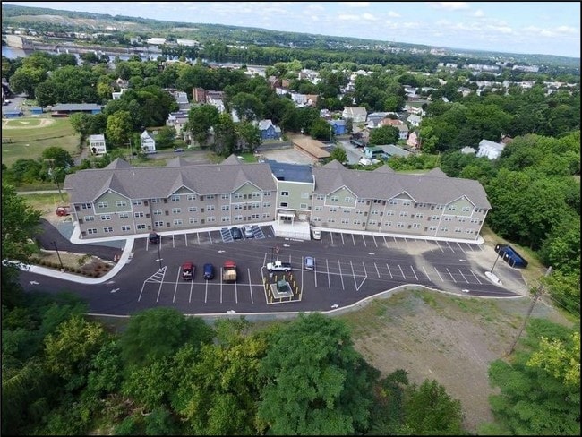 Building Photo - The Overlook