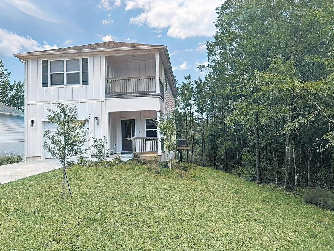 Foto principal - Three Bedroom Two and a half Bath In Hammock Oaks