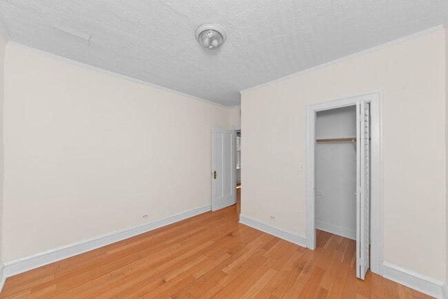 Building Photo - 3533 W Fullerton Ave