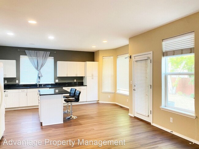 Building Photo - 5 br, 3 bath House - 691 Griffin Dr