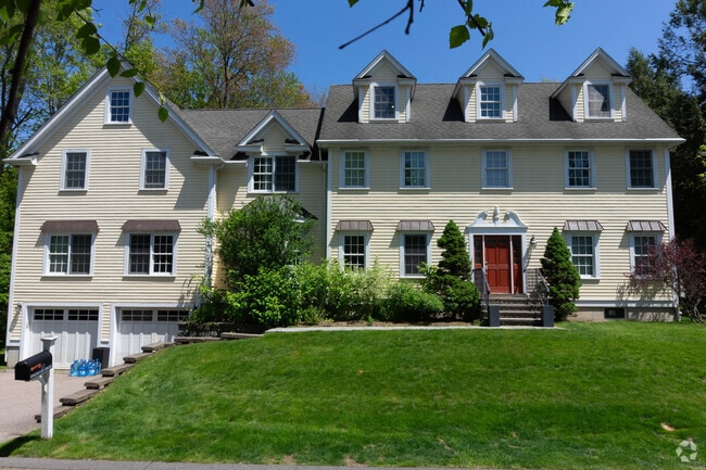 Building Photo - 15 Edgemoor Cir