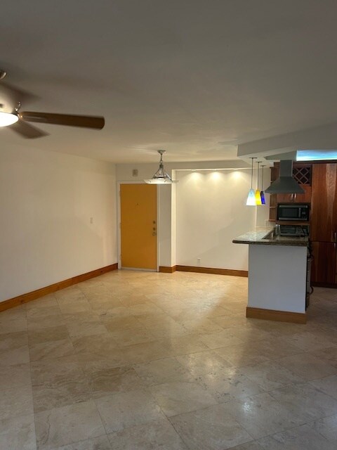Building Photo - 124 NE 19th Ct