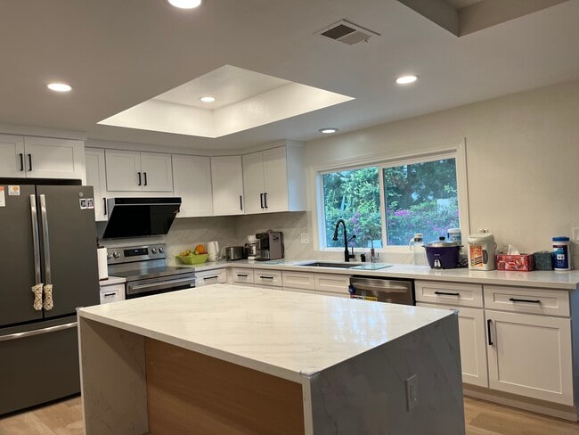 Building Photo - 1 Rippling