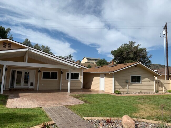 Building Photo - 9011 Los Coches Rd