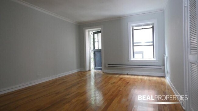Foto del edificio - 0 bedroom in CHICAGO IL 60610