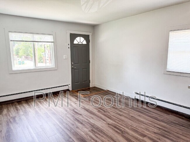 Foto del edificio - 825 E Dartmouth Ave