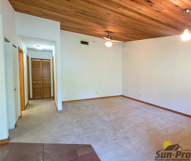 Foto del edificio - 1668 Spring Garden Ct