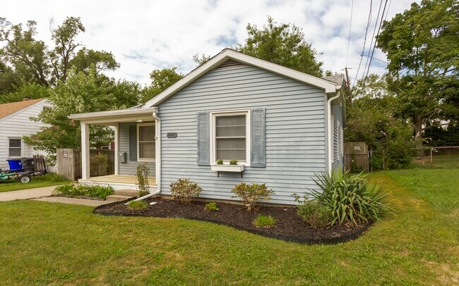 Building Photo - 3507 Saint Bernard Dr
