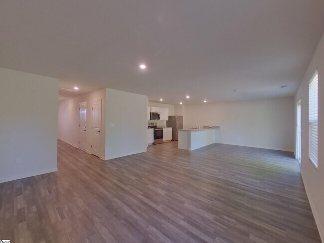 Foto del edificio - 523 Dayspring Dr