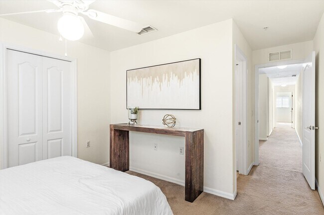 Foto del edificio - Coming Mid July 2/2.5 Townhome - Villages of Stoney Brook