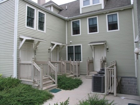 Entry - 129 NW Front St